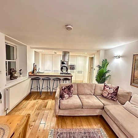Opulent Oasis In London Apartment Екстериор снимка