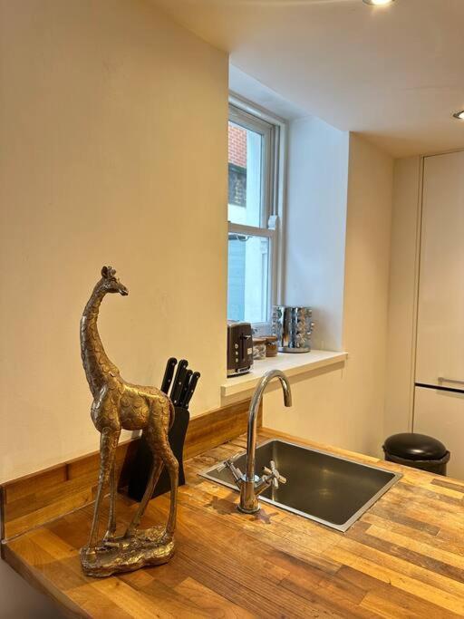 Opulent Oasis In London Apartment Екстериор снимка