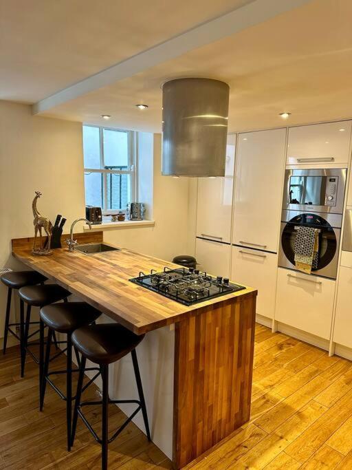 Opulent Oasis In London Apartment Екстериор снимка