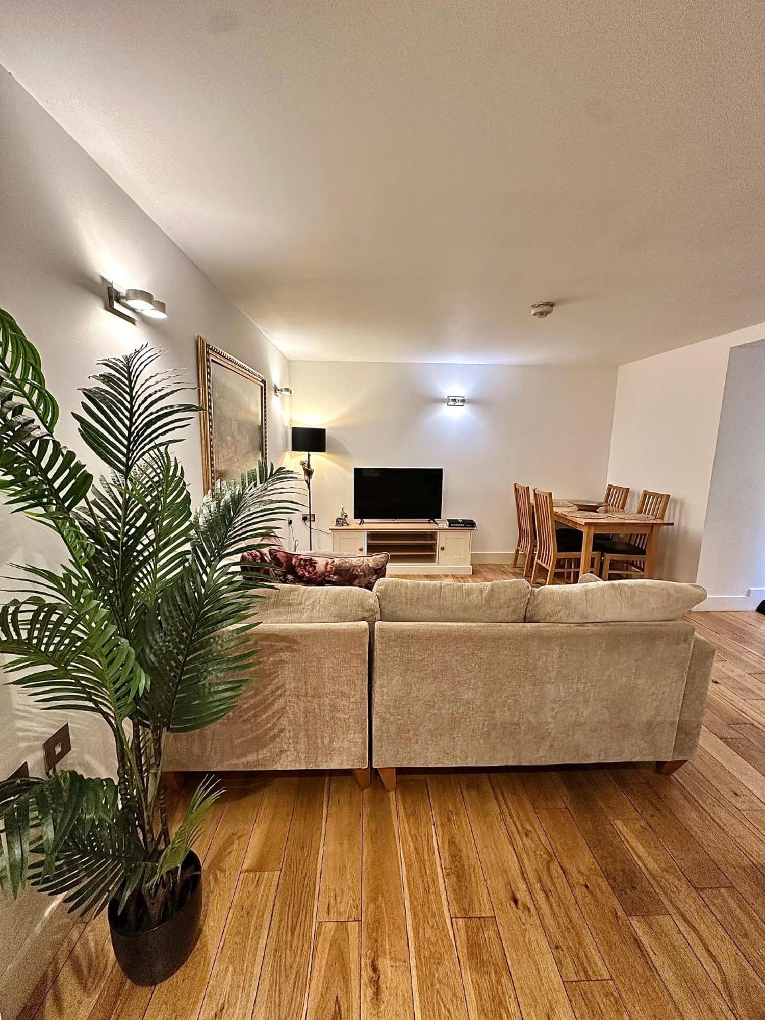 Opulent Oasis In London Apartment Екстериор снимка
